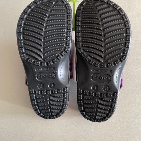 NWT CROCS Big Kids Classic ANIMAL PRINT LEOPARD Clogs J6 - Picture 2 of 4